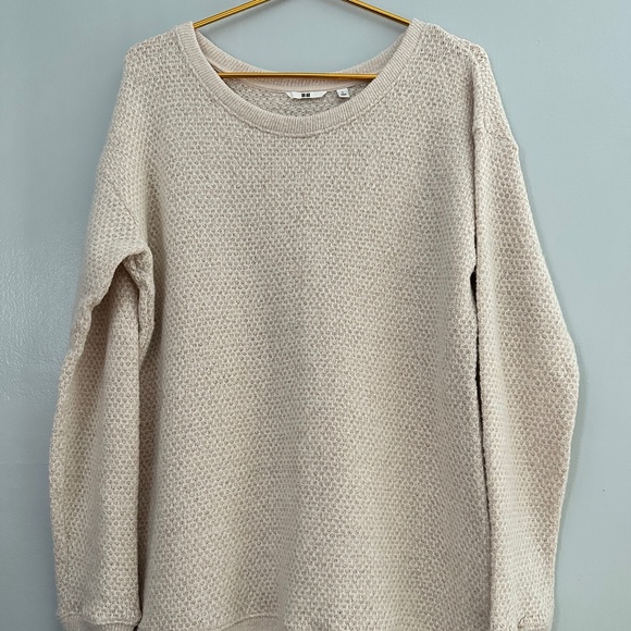 Uniqlo Sweaters - UNIQLO CREAM LONG SLEEVE SWEATER